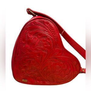 NWOT Mexichic Crafts Heart Tooled Leather Crossbody bag.